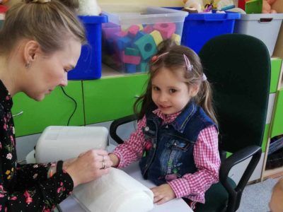 Dzień Kobiet w Przedszkolu – Radość i Wspólna Zabawa